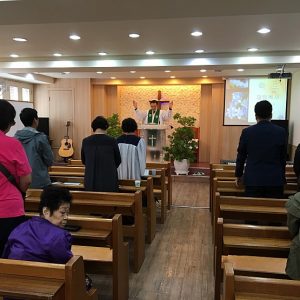 자기의 유익을 구하지 아니하며(고전13:5,고후9:1-7)